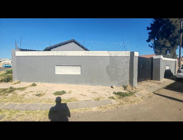 4 BEDROOM HOUSE FOR SALE IN MEADOWLANDS
